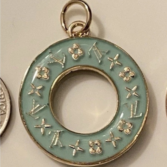 unbranded chain Jewelry - LV green fashion resin charm pendant
